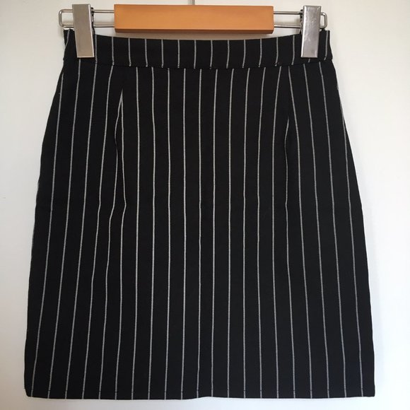 Stripped Black Mini Skirt Garage Sierra Furtado - Picture 3 of 5